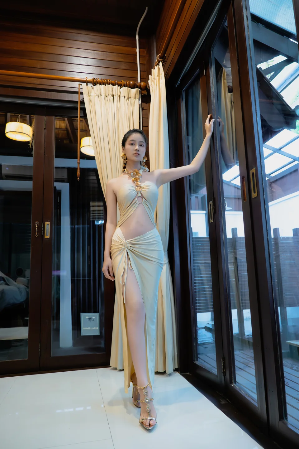 年年 - 海边维纳斯 [80P-549MB] tg@simisebaisi 【丝足阁】004.webp